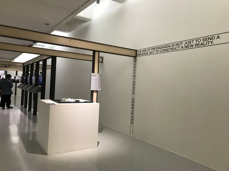 尤拿斯．史塔 Jonas STAAL 《史蒂夫．班農：宣傳大業的梳理與回顧》，2018–2019