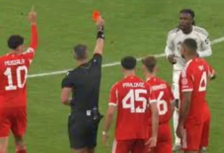 卡馬雲加兩黄變一紅被逐離場