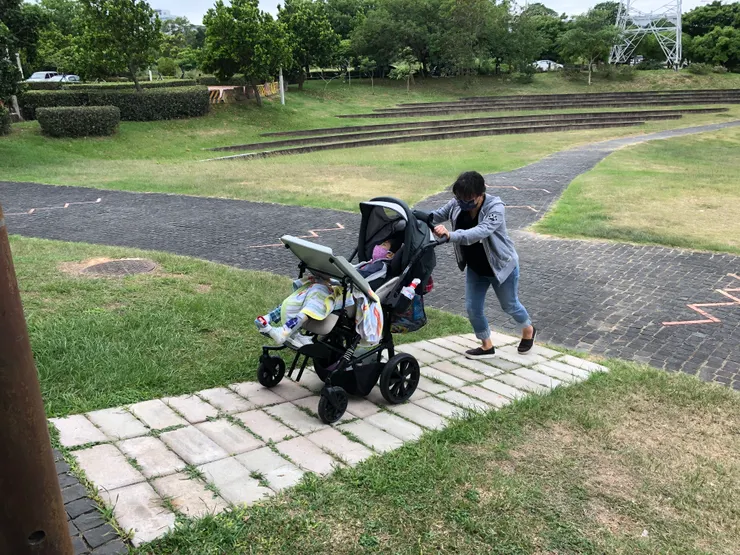 合適的特推可以讓身障童外出舒適些，但無障礙也至關重要。