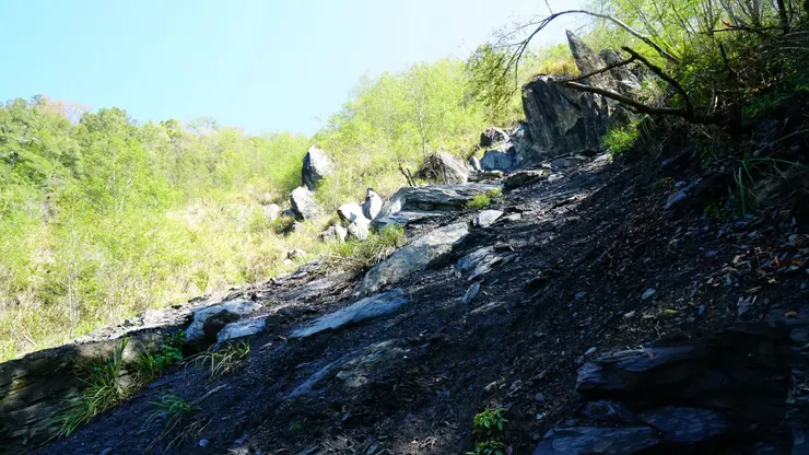 碎石坡~注意落石