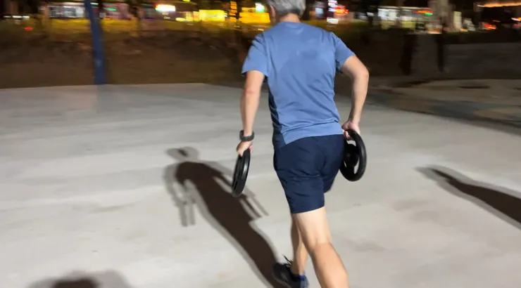 兩分鐘內的短距離折返衝刺+農夫走路