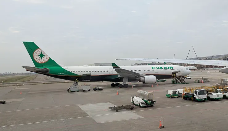 桃園機場搭乘長榮航空，前往赤道