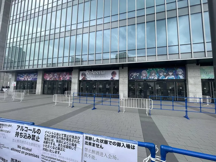 尚未開放入場前依然空無一人的入口，再過不久便人滿為患