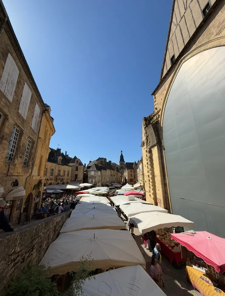 自由廣場前，屬於週末的熱閙