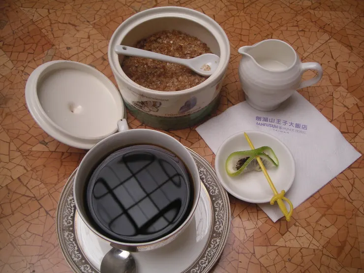 這是2009年我在劍湖山王子大飯店喝咖啡的照片!古坑咖啡當然要來一杯!這時飯店還是舊名!
