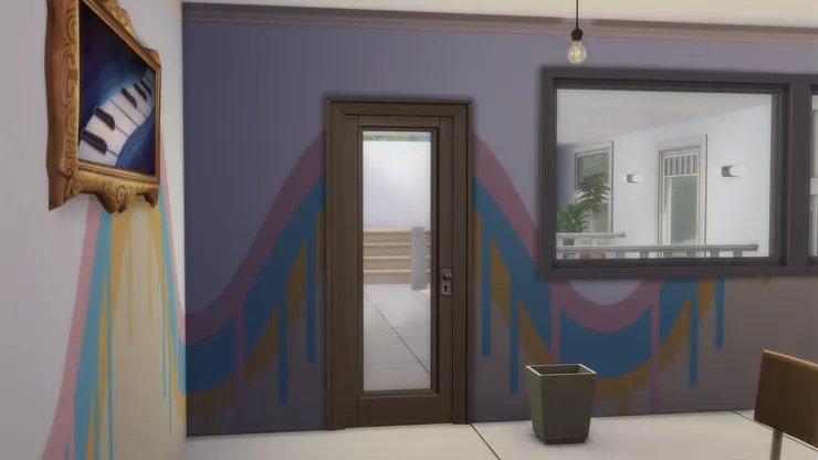 音樂室不怕房外的人打擾，所以門上有大玻璃窗也沒關係。