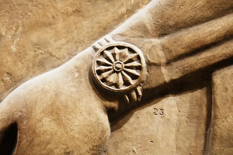 不知道是手錶還是花型手鍊？