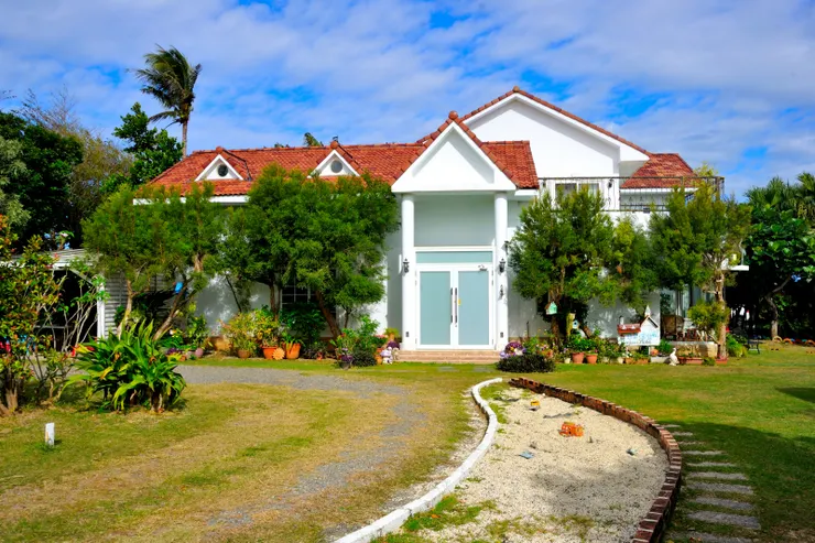 【恰有位80級學長在墾丁開日安寶貝民宿，以優惠價格讓我們包棟。】