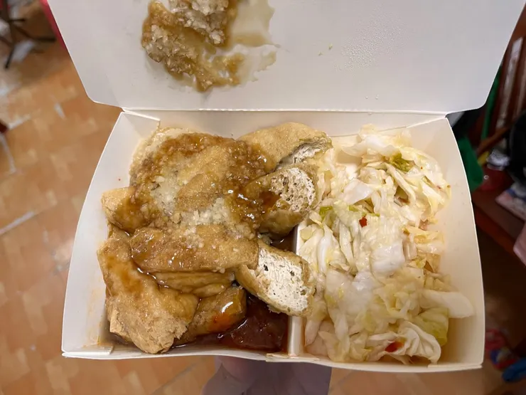 小份臭豆腐蒜泥多。