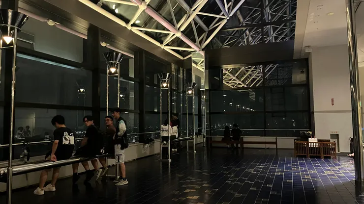 整個空間不超過20人，可以三五好友坐在椅子上放鬆。