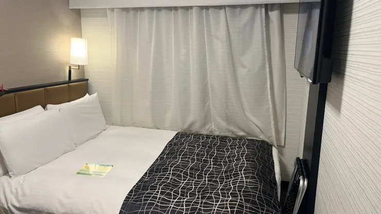 雖然有行李架，但要攤開還是有一定難度。