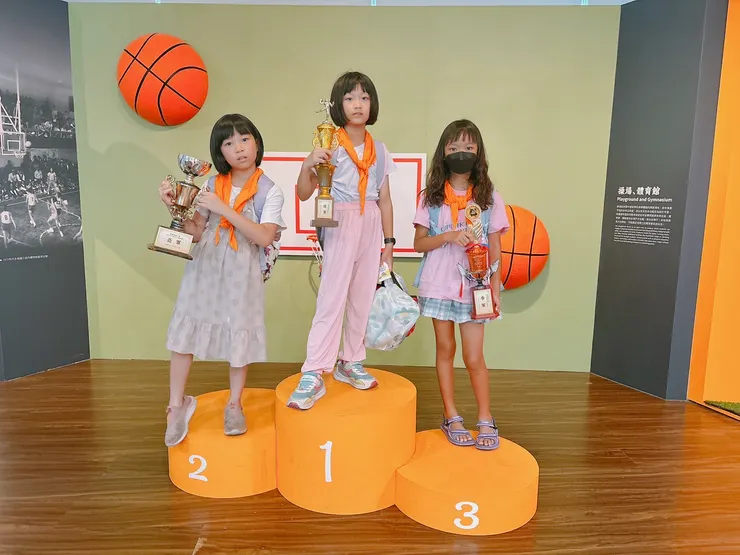 台南市兒童科學館參觀時空旅行主題展:上華蒙特梭利實驗教育機構的AI科技探索之旅