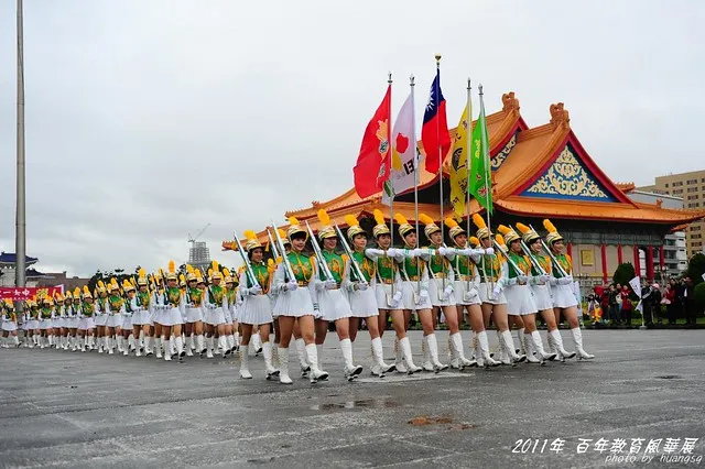 以當年的儀隊青春來幫我開場吧。