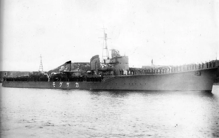 1942年3月28日完工時的風雲號