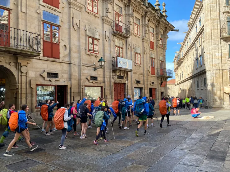 沒睡覺腳依舊勇健的孩子們Respect!