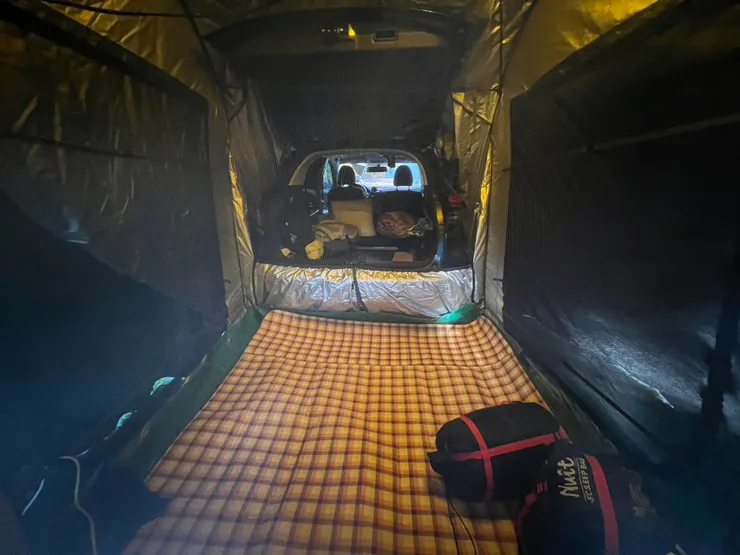 睡車後帳跟車上