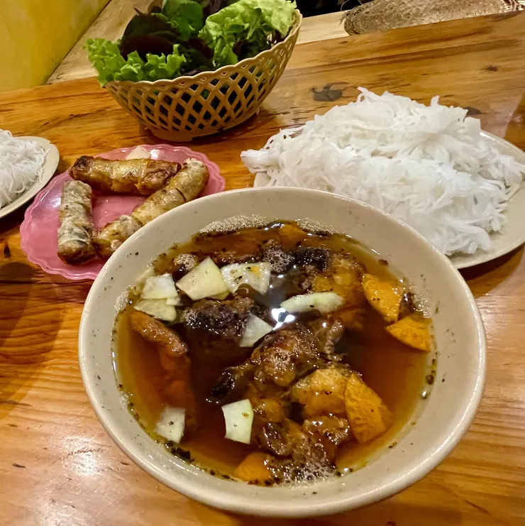 Bun Cha Ta Hanoi 烤肉米線與炸春捲套餐