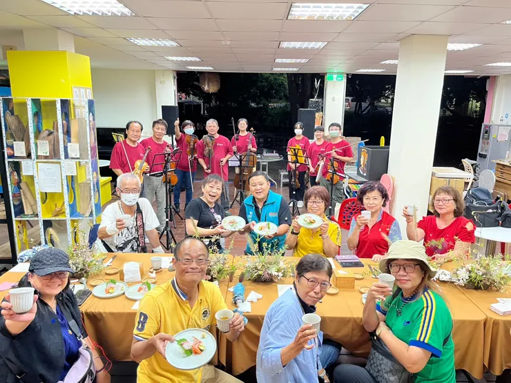 品嚐在地創作料理、聆聽在地樂團表演，來一場浪漫的音樂饗宴。
