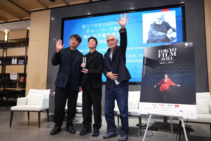 小田香以學生的身份幫貝拉塔爾代為領獎