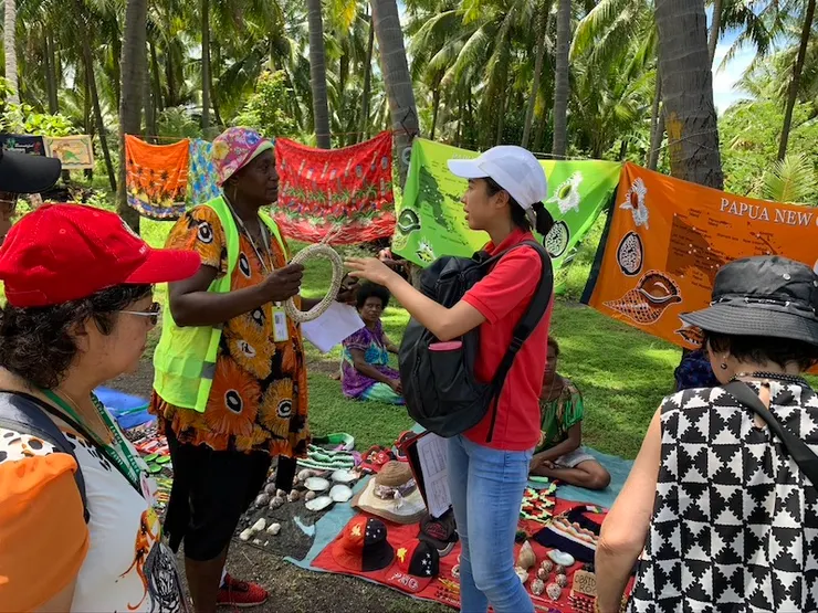 巴布亞新幾內亞的導遊說，他們連洗澡水都是鑽井取水，寸水如金