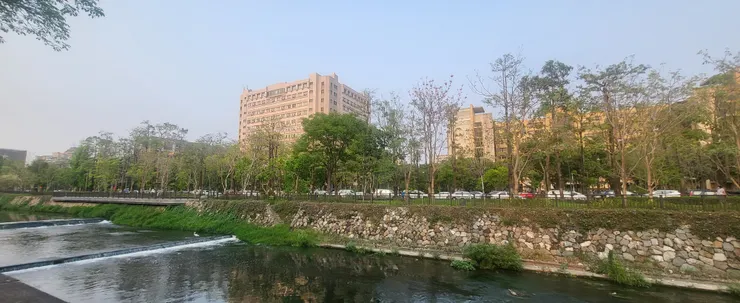中興大學綜合教學大樓(李建崑攝影)