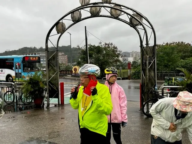 Ruca大哥代為發放Fortune大哥給捷安特團隊的紅包