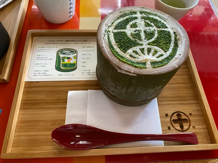 有附竹筒抹茶聖代的內容物介紹圖 超用心!