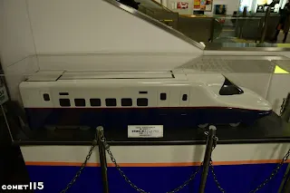 2005年福井縣民寫下的時光膠囊，外型仿造那時的主力E2系現在已完全退出上越、北陸新幹線