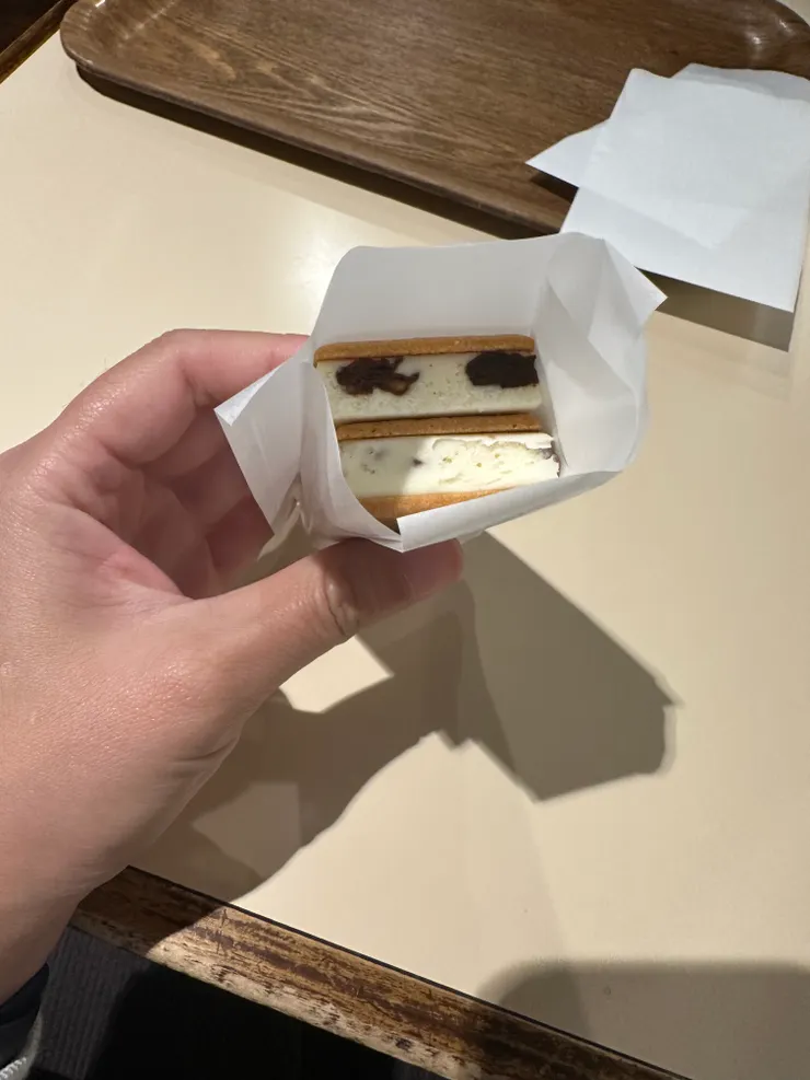 六花亭萊姆葡萄冰淇淋三明治