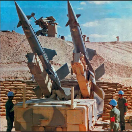 S-125陣地的影像，此時S-125的發射器用的是雙連裝的版本，後來在現代化升級後改成如今常見的4連裝。後方最高處可以看到SNR-125雷達以及下方掩體的通風口。