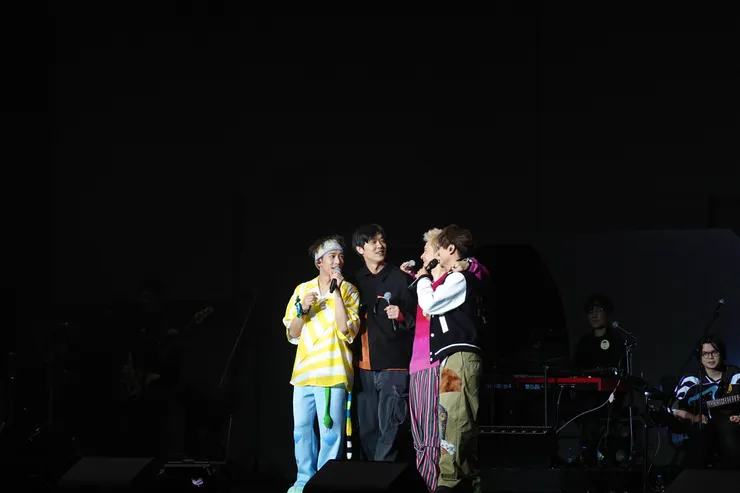 在音樂會尾聲，千呼萬喚始出來的Oscar與三子合照留念。