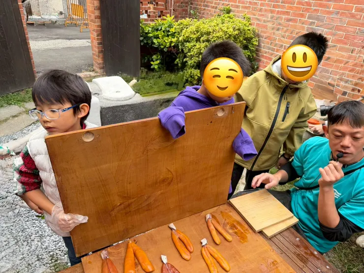 壓上木板後，也需要靜置一段時間。回家後可以再壓半天再放冷藏。