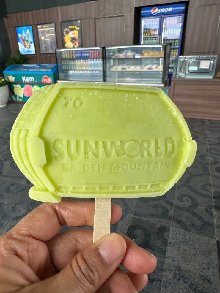 太陽集團製造販售的冰棒，很好吃ㄟ！吃完心情馬上喜上眉梢