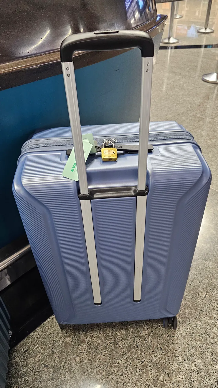 托運行李前先幫自己的行李拍張大頭照以防萬一!