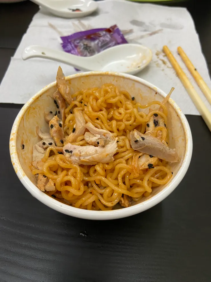 冬蔭公雞絲撈麵