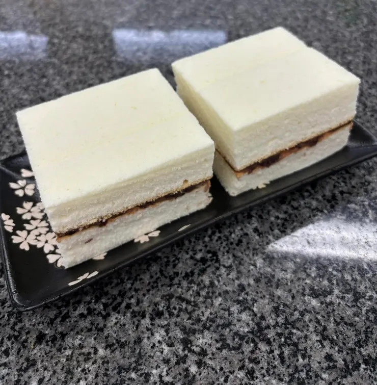 紅豆餡豆腐蛋糕，這款也很好吃，我喜歡!