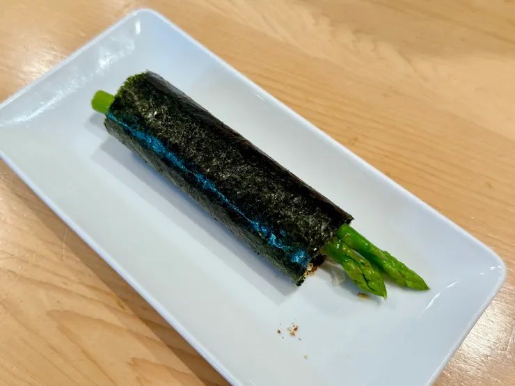 蘆筍蝦手捲 65元