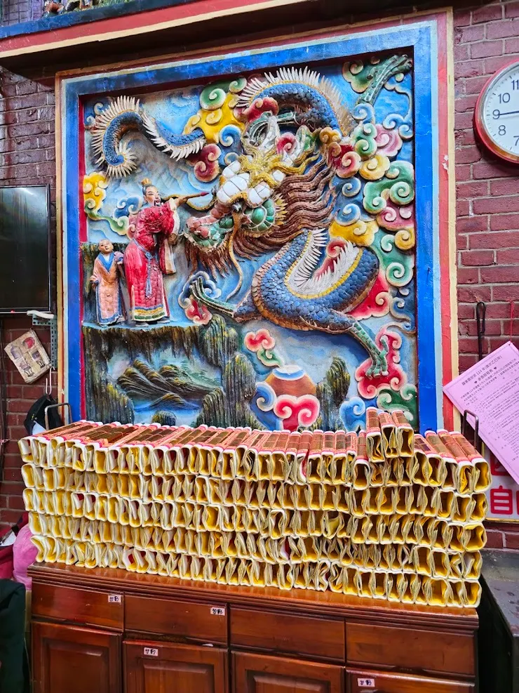 彩繪浮雕壁牆（圖片截圖於網路）