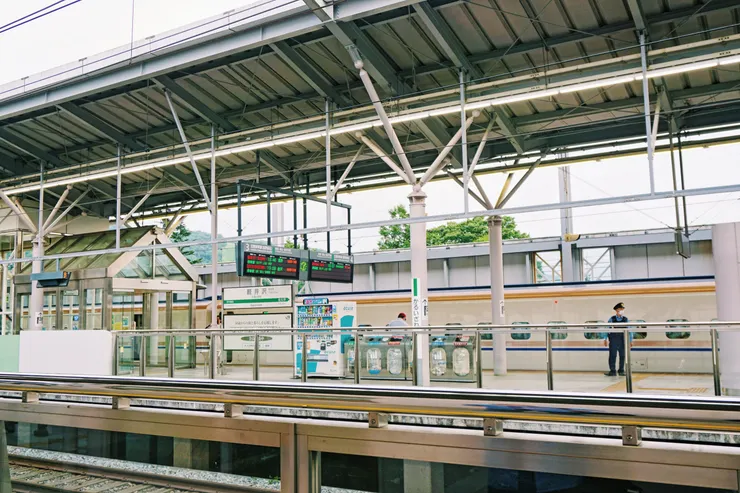 個人很喜歡北陸新幹線的配色，車頂上方的藍線象徵湛藍的天空。