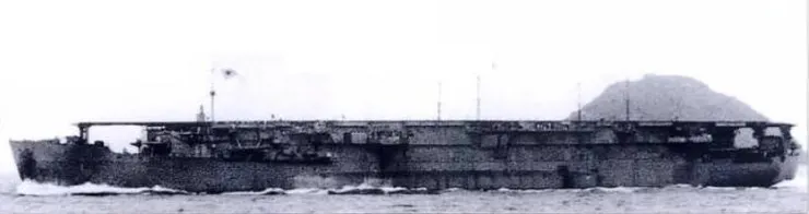 遠洋客輪沙恩霍斯特號改建的神鷹號航空母艦