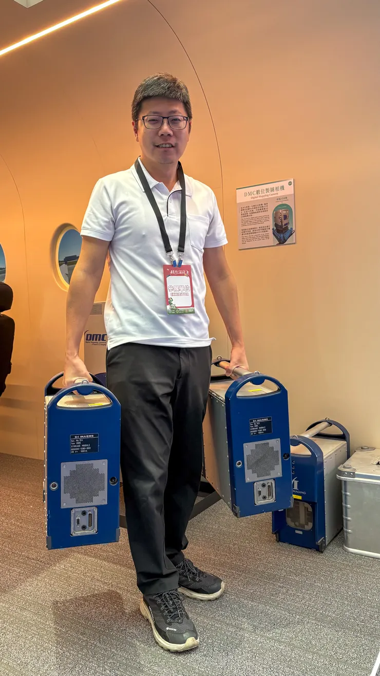 感覺領航員每次出任務換硬碟,就像在健身。