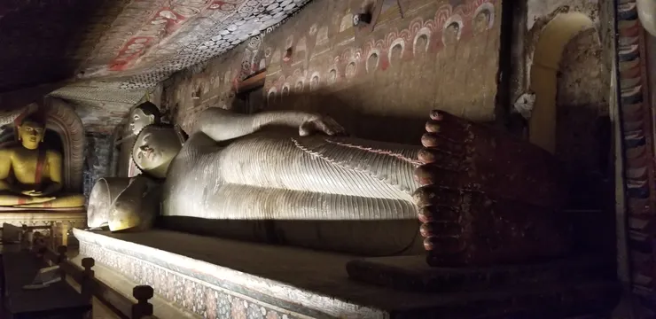 躺臥的佛，脚板有蓮花圖案