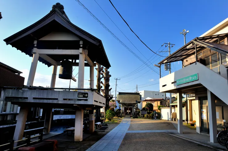 【三石神社前的時之鐘】