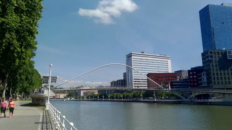 遠遠看白橋,有著美妙的弧線