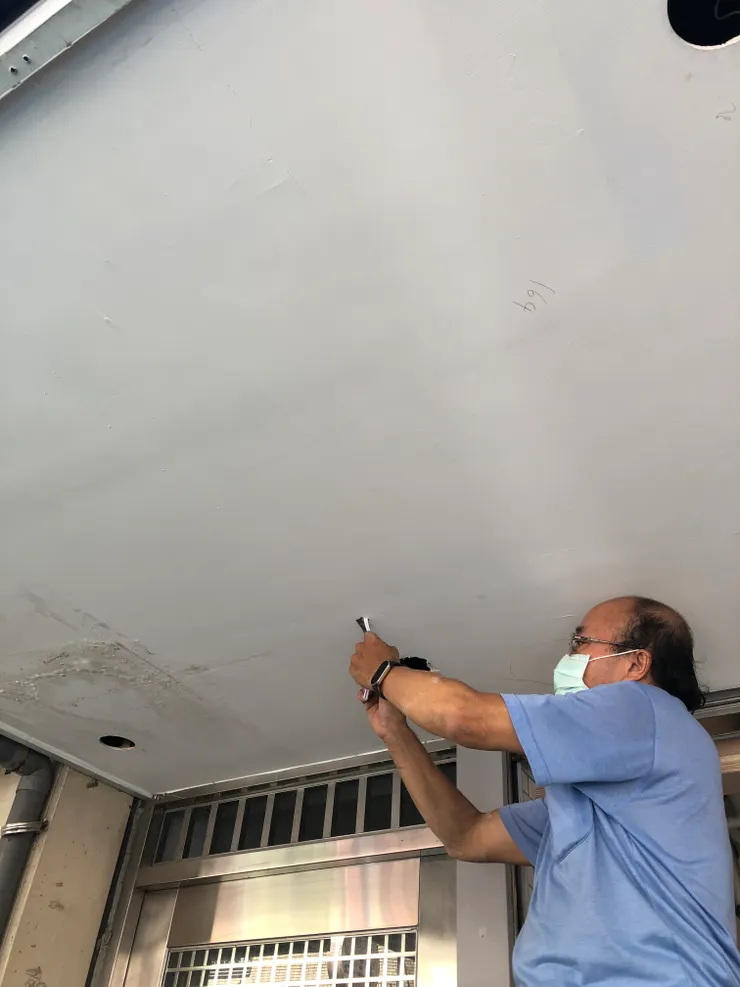 老師傅穿線中！