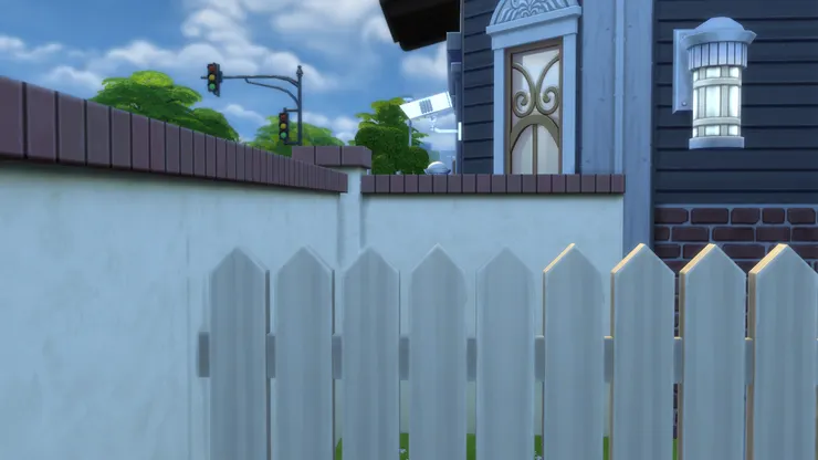 學校前門的閉路電視也拍得到這邊。有人傷害動物的話也沒法抵賴。