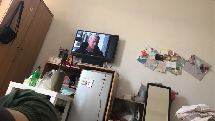 輝輝家耍廢，我說要看超難搞先生，結果根本沒在看