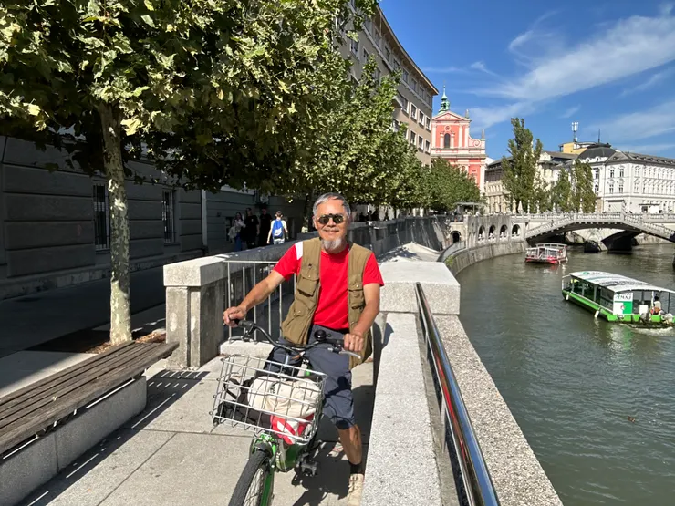 背後是..三重橋