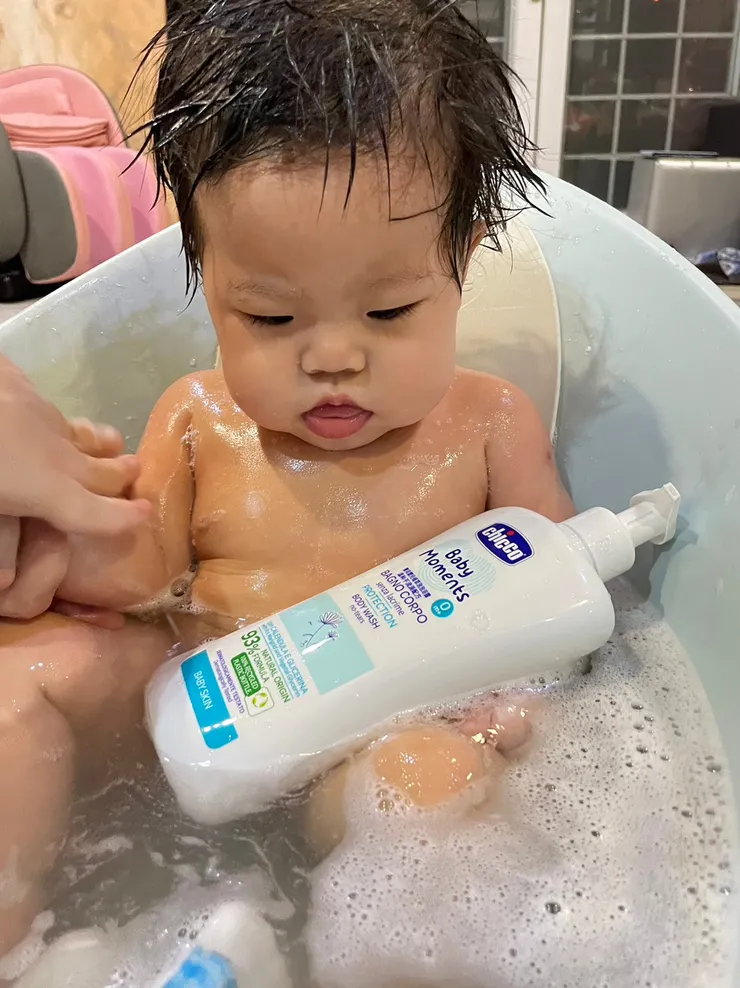 大腸姐姐好奇抱著一起洗香香