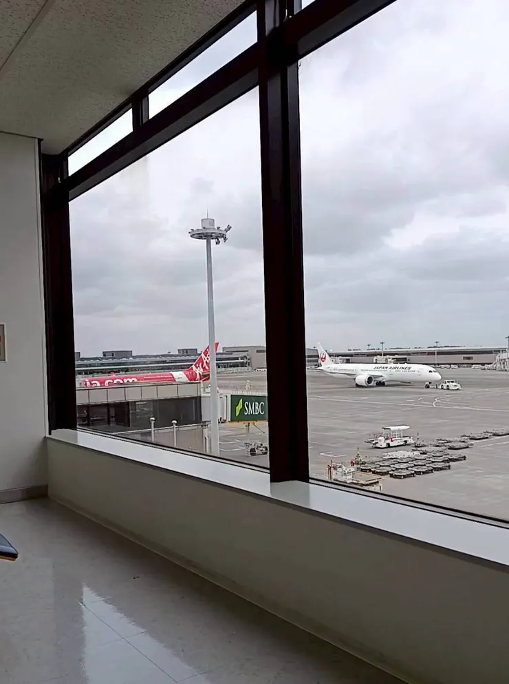 等飛機的時間，坐著發呆😂